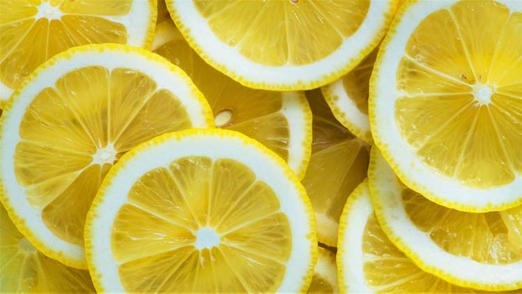 Kepek Sorunundan Hemen Kurtulmak İçin Kolay Limon Maskesi Tarifleri